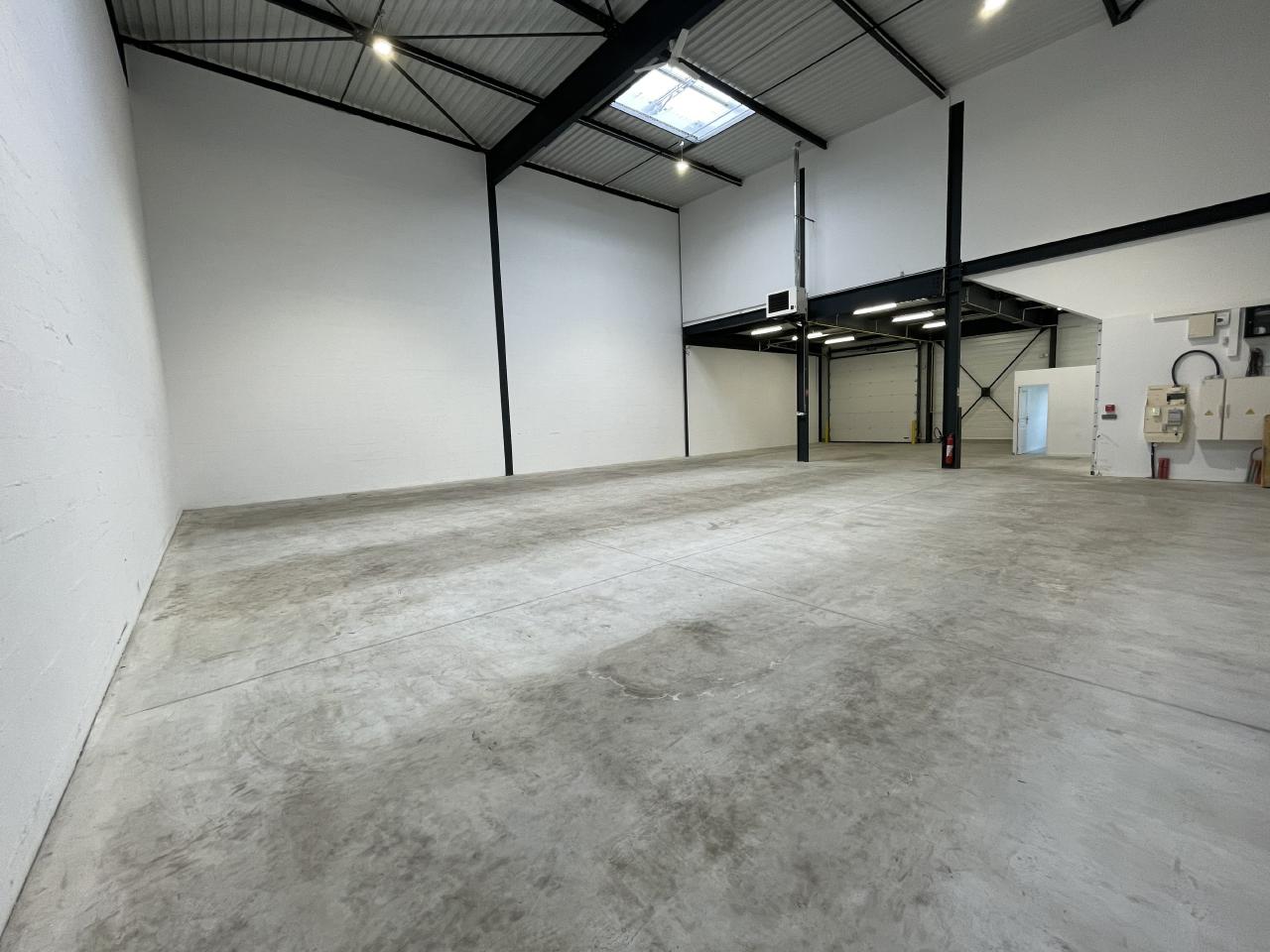 Local d'activité Chanteloup-en-Brie 327m² Location local d'activité Chanteloup-en-Brie Seine-et-Marne OLACT2425977 1